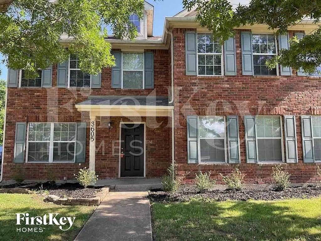 3 bed, 2.5 bath, 2204 sqft, $2,310 — Photo 1