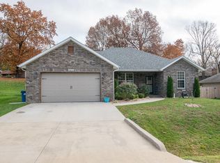 5824 S Geranium Ln, Battlefield, MO 65619