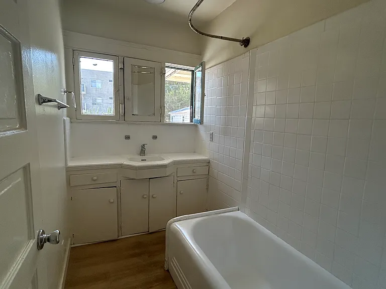 1323 N Orange Dr #1/2 — Photo 8