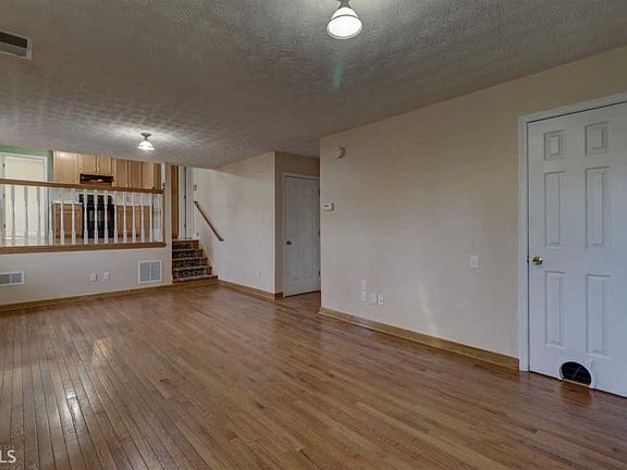 5th image of 220 River Trace Ct
