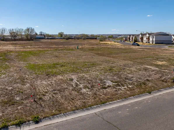 1302 N 16th St E, Riverton, WY 82501