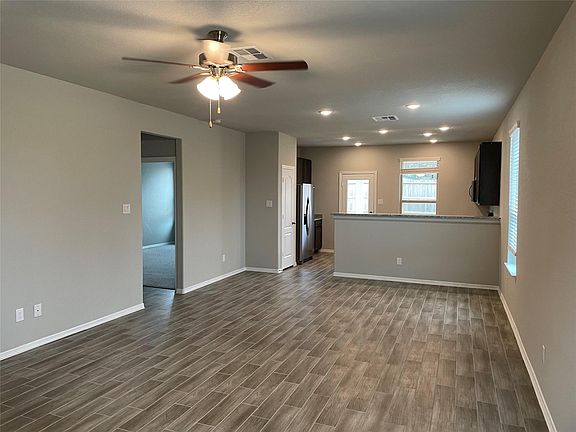 2nd image of 822 Redinger Ridge Dr