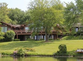 128 S Hills Dr, Tower Lakes, IL 60010