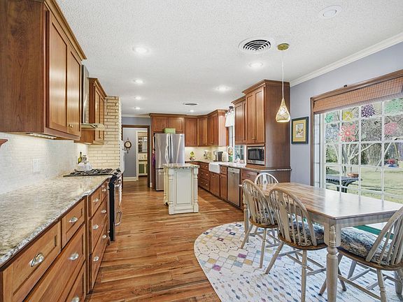 4th image of 1518 S Chateau Cir