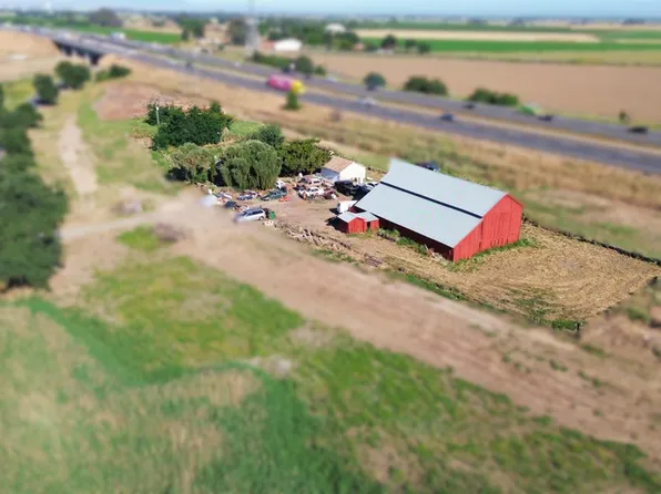 3135 W Canal Blvd, Tracy, CA 95304