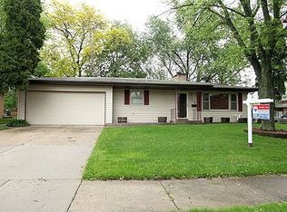 1316 Royal Dr, Montgomery, IL 60538
