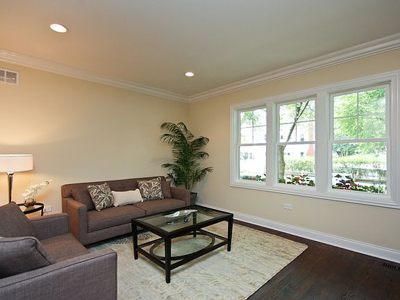 2nd image of 6737 N Oketo Ave