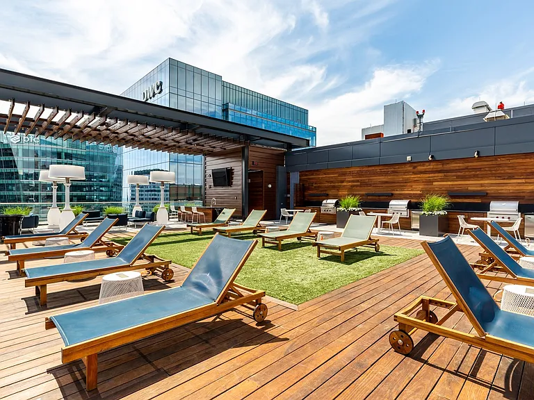 Watermark Seaport — Photo 19
