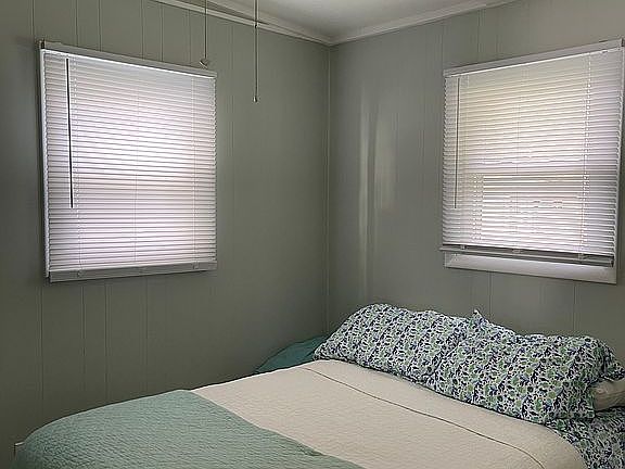 5th image of 221 W Lake Dr