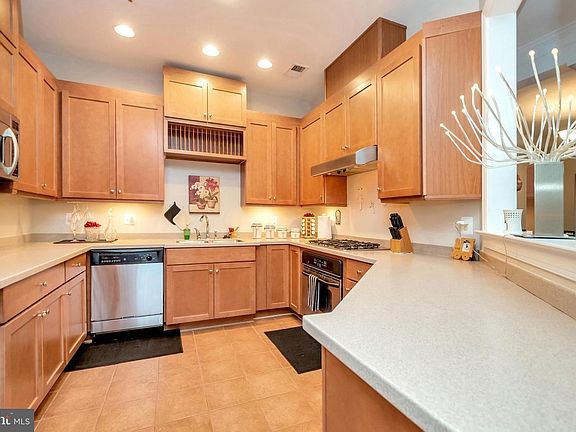 4th image of 820 Belmont Bay Dr APT 106