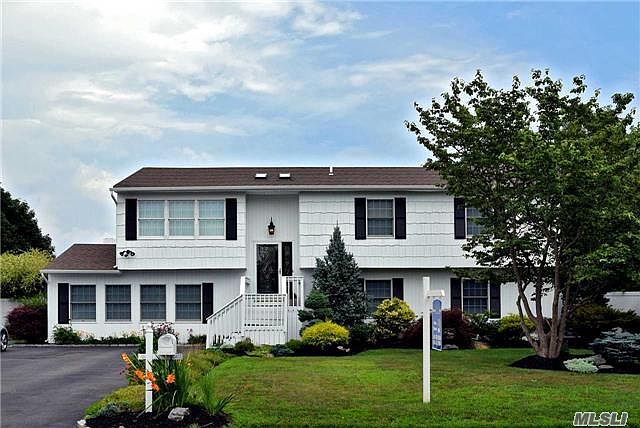 1st image of 27 Blueberry Ln