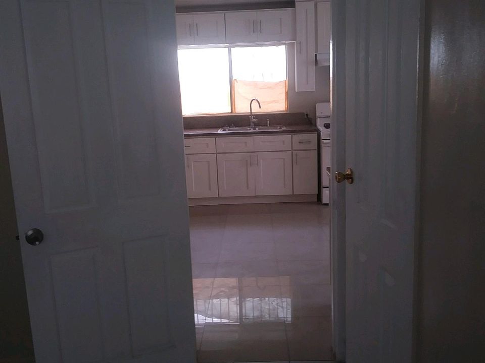 1st image of 804 E 111th Dr