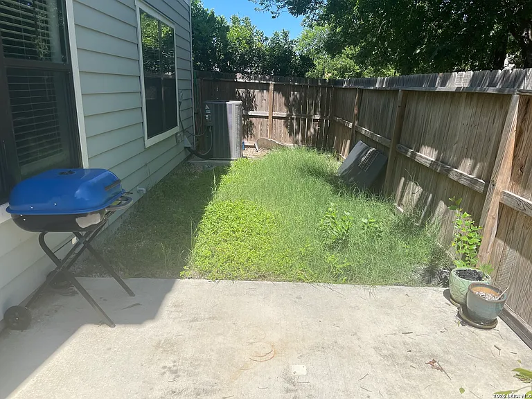 418 Lockhart — Photo 14