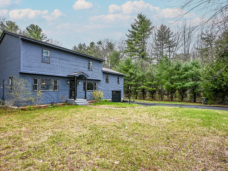 4 Greta Ln — Photo 1