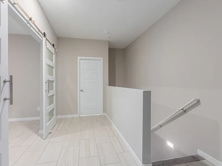 2134 W Harmont Dr — Photo 31