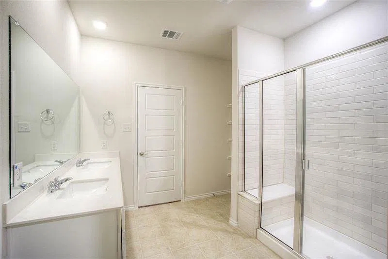 3 bed, 2450 sqft, $2,750 — Photo 4