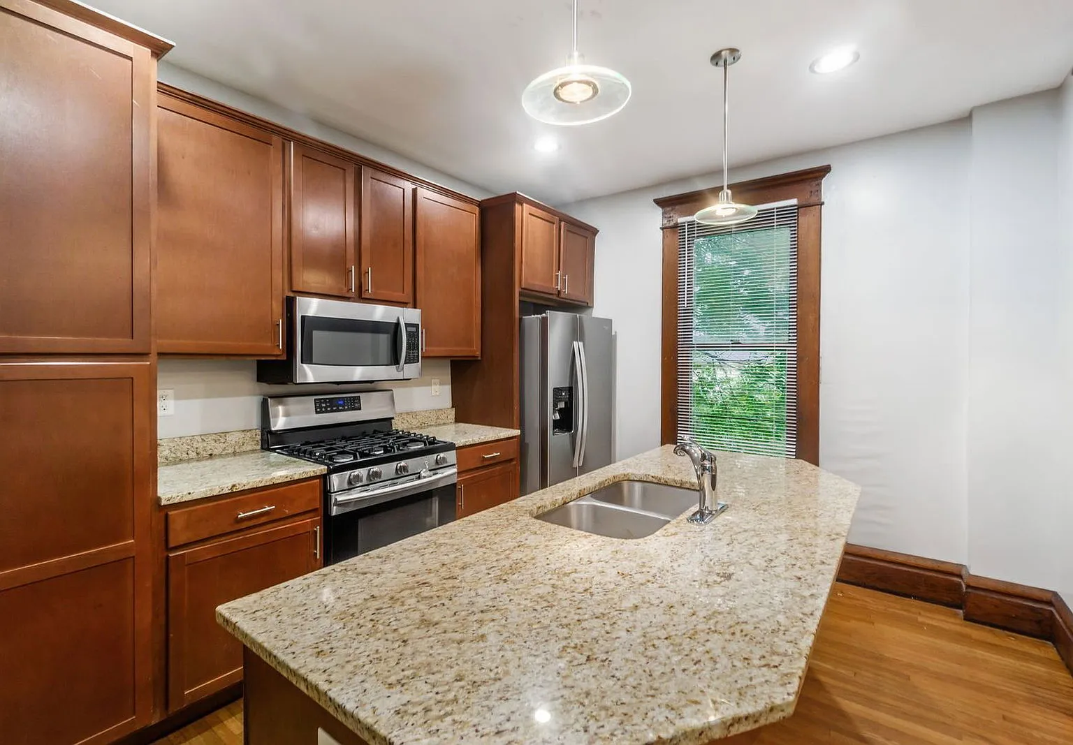 3 bed, 1.0 bath, $1,945 — Photo 3