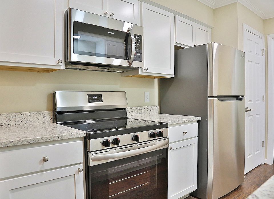 REMODELED Townhouse 1375