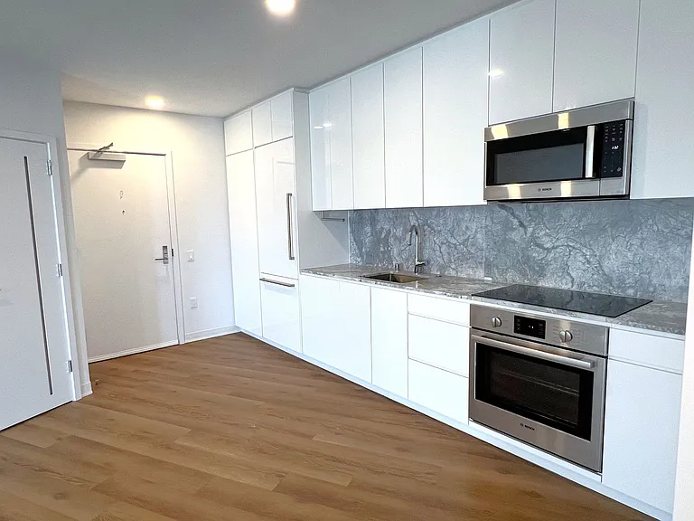 987 Queen St #2313 — Photo 2
