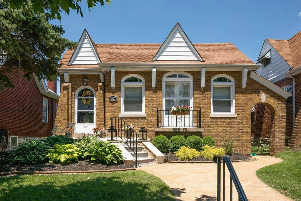 5625 Rhodes Ave photo 1