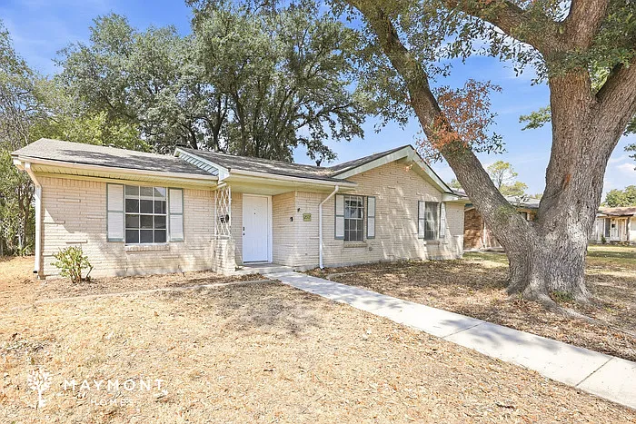 3 bed, 2.0 bath, 1421 sqft, $1,975 — Photo 3