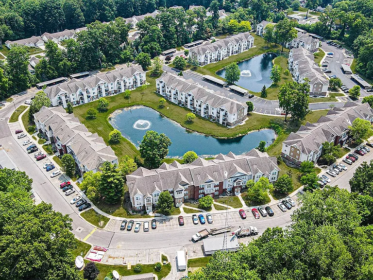 Orchard Lakes Apartments — Photo 32