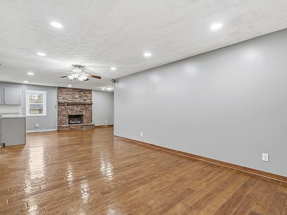 4th image of 2535 S Prospect Avenue