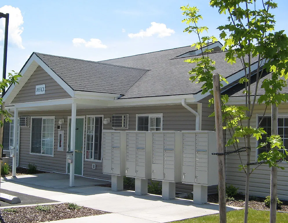 Creekside Apartments — Photo 4
