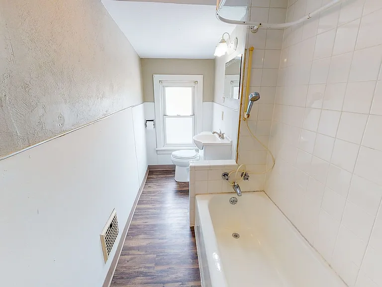 208 S 5th St — Photo 8