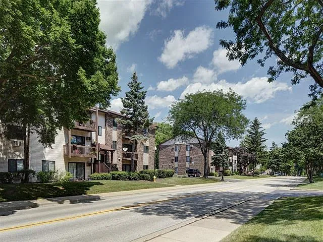 Emerald Pointe Apartments