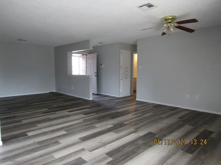 7008 NW Kingsbury Ave — Photo 5