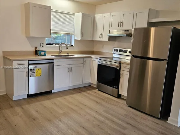 27 SW 8th Ct #27, Hallandale, FL 33009