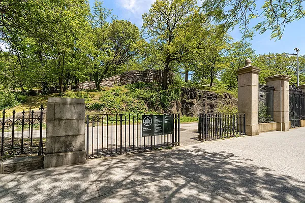 Rented by Halstead Real Estate | media 32