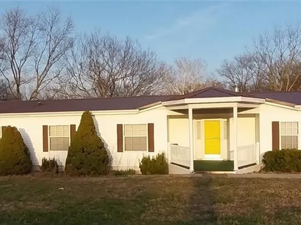 715 N High St, Stockton, MO 65785