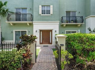 48 NW Hawthorne Pl, Boca Raton, FL 33432