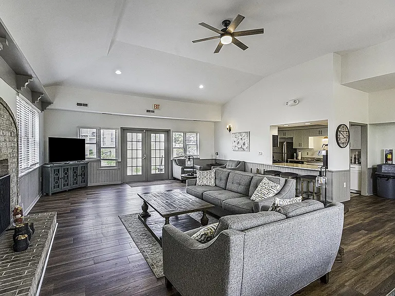 Tracy Creek Apartment Homes — Photo 27