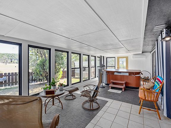 4th image of 291 Scenic Valley Rd