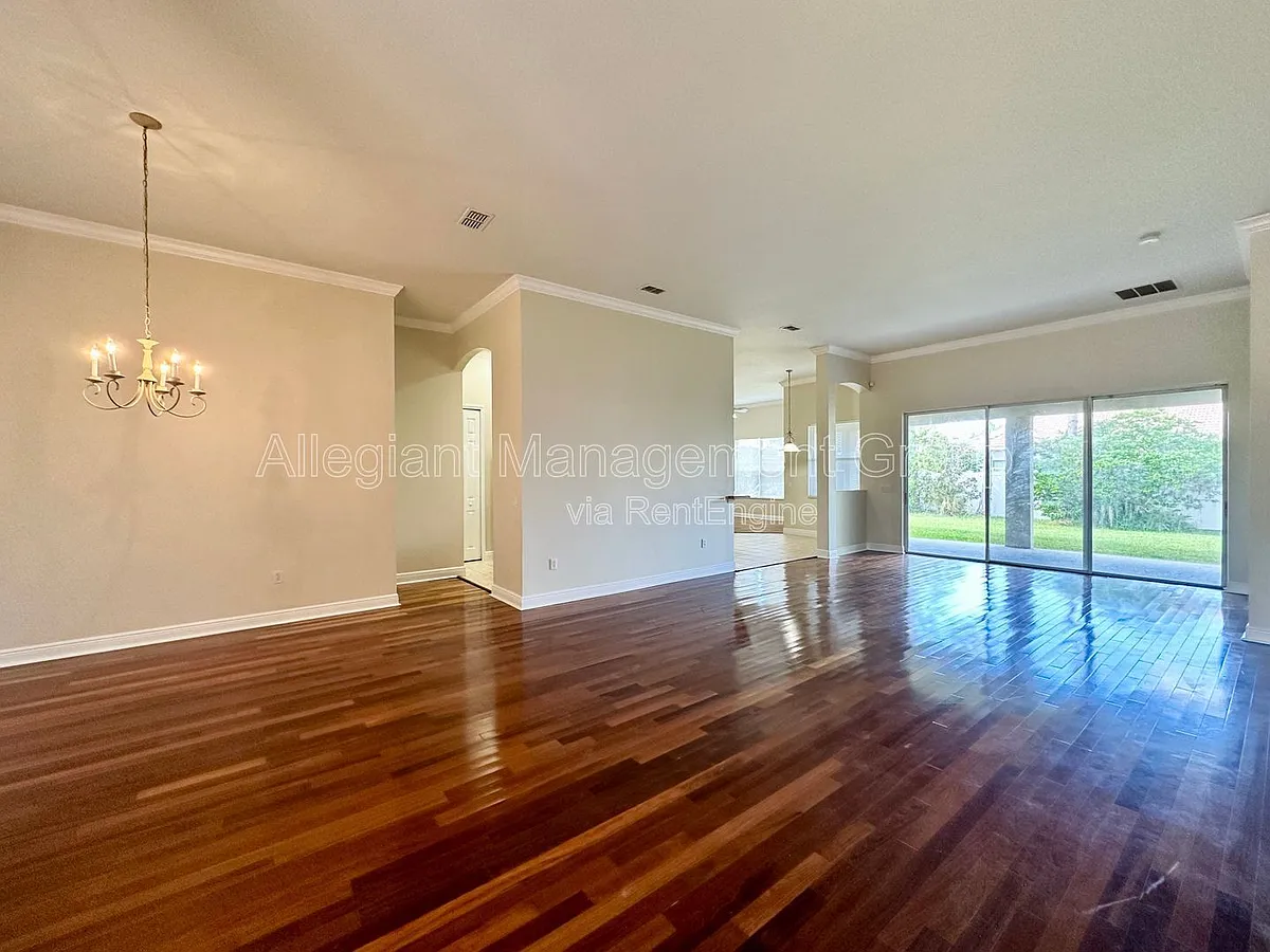 Building Photo - 3544 Somerset Cir
