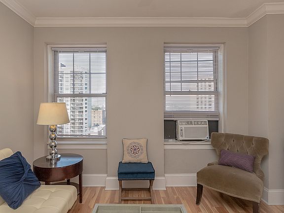 3rd image of 451 W Wrightwood Ave #190