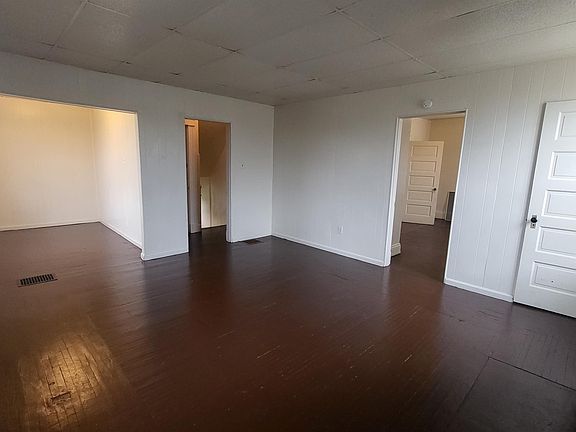 2nd image of 3735 Lovell Ave #2