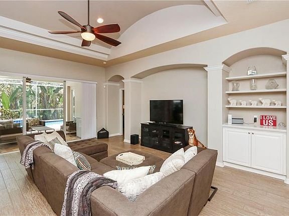 3rd image of 9603 Greenpointe Dr