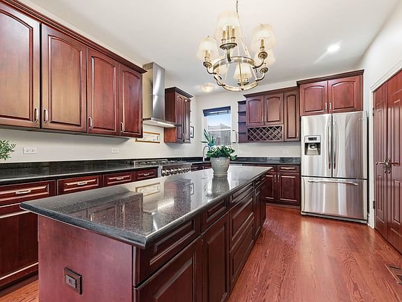 4th image of 838 E 52nd St APT 1W