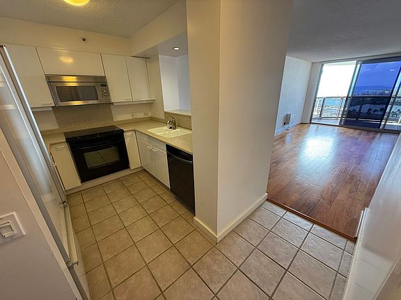 2nd image of 415 South St #Makai/601