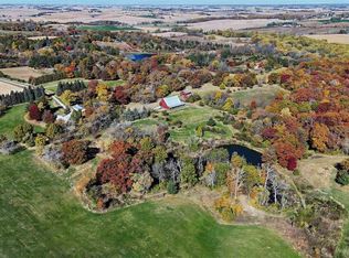 2096 Kestrel Rdg SW, Oxford, IA 52322