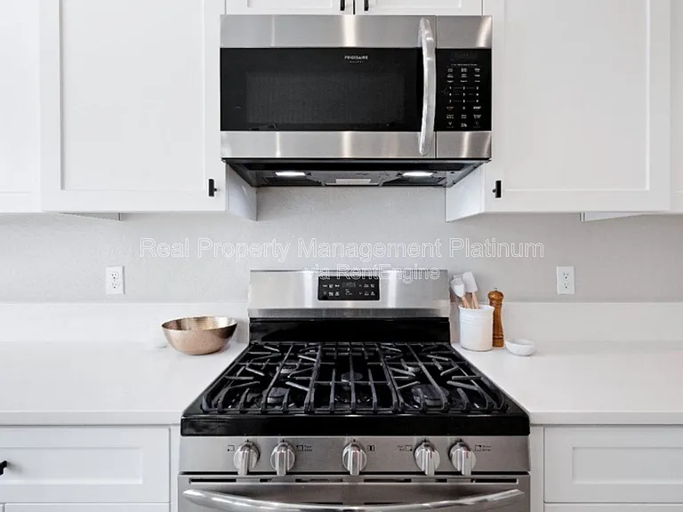 2170 Hermosa Ave — Photo 15