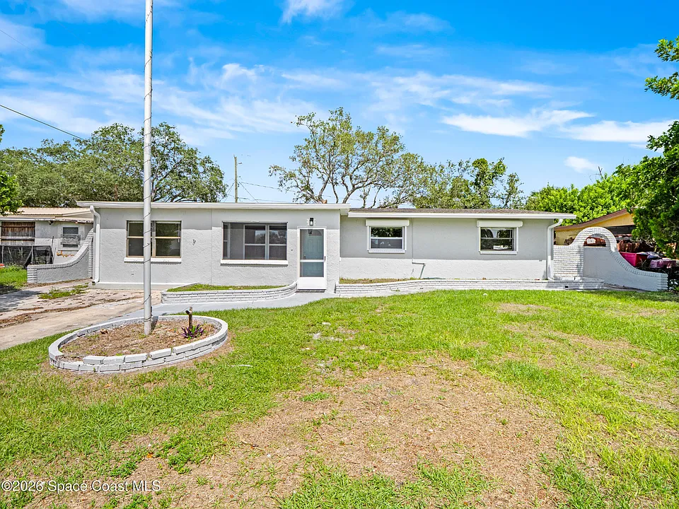 1382 Lakewood Dr