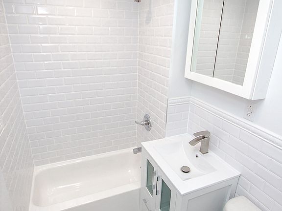 5th image of 121 Saint Marks Pl APT 4
