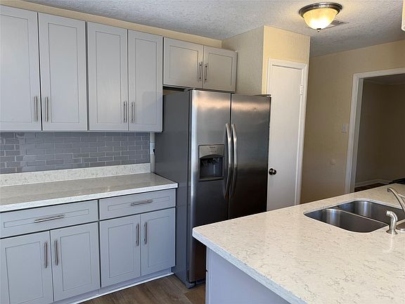 5th image of 8414 Rinn St