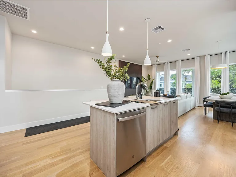 5310 Suez St — Photo 14