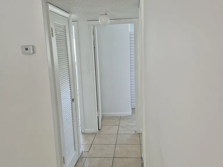 3661 SW 60th Ave — Photo 7